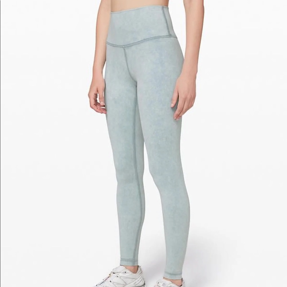 Lululemon wunder under train